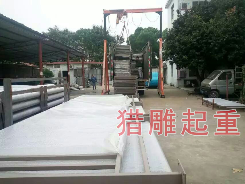 獵雕可升降龍門(mén)吊實(shí)際案例